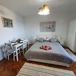 Studio Apartman Fredi